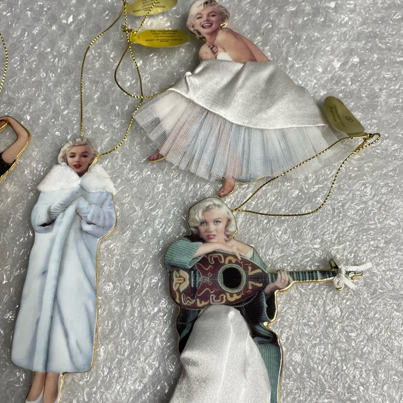 Bradford Exchange Marilyn Monroe Ornaments - Picture 9 of 9